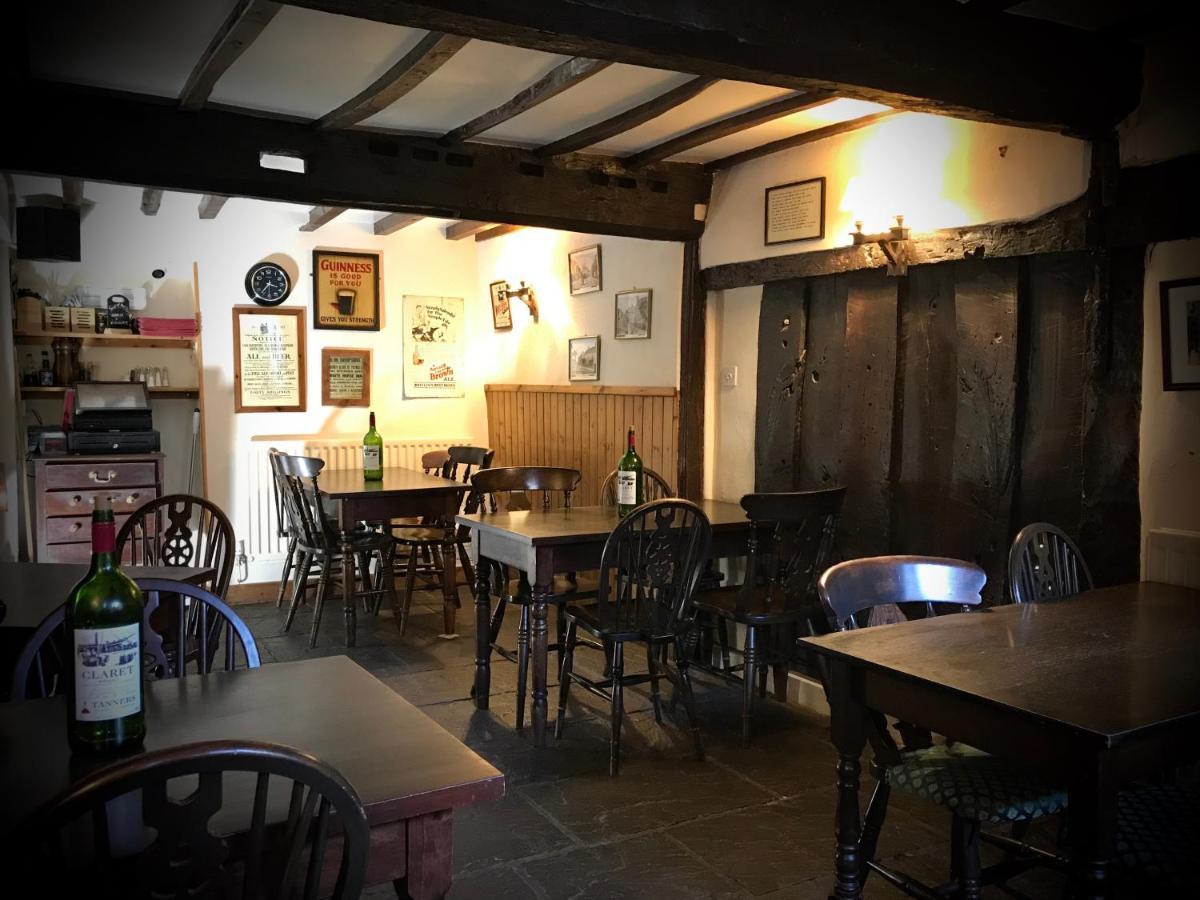 The White Horse Inn, Clun Екстериор снимка